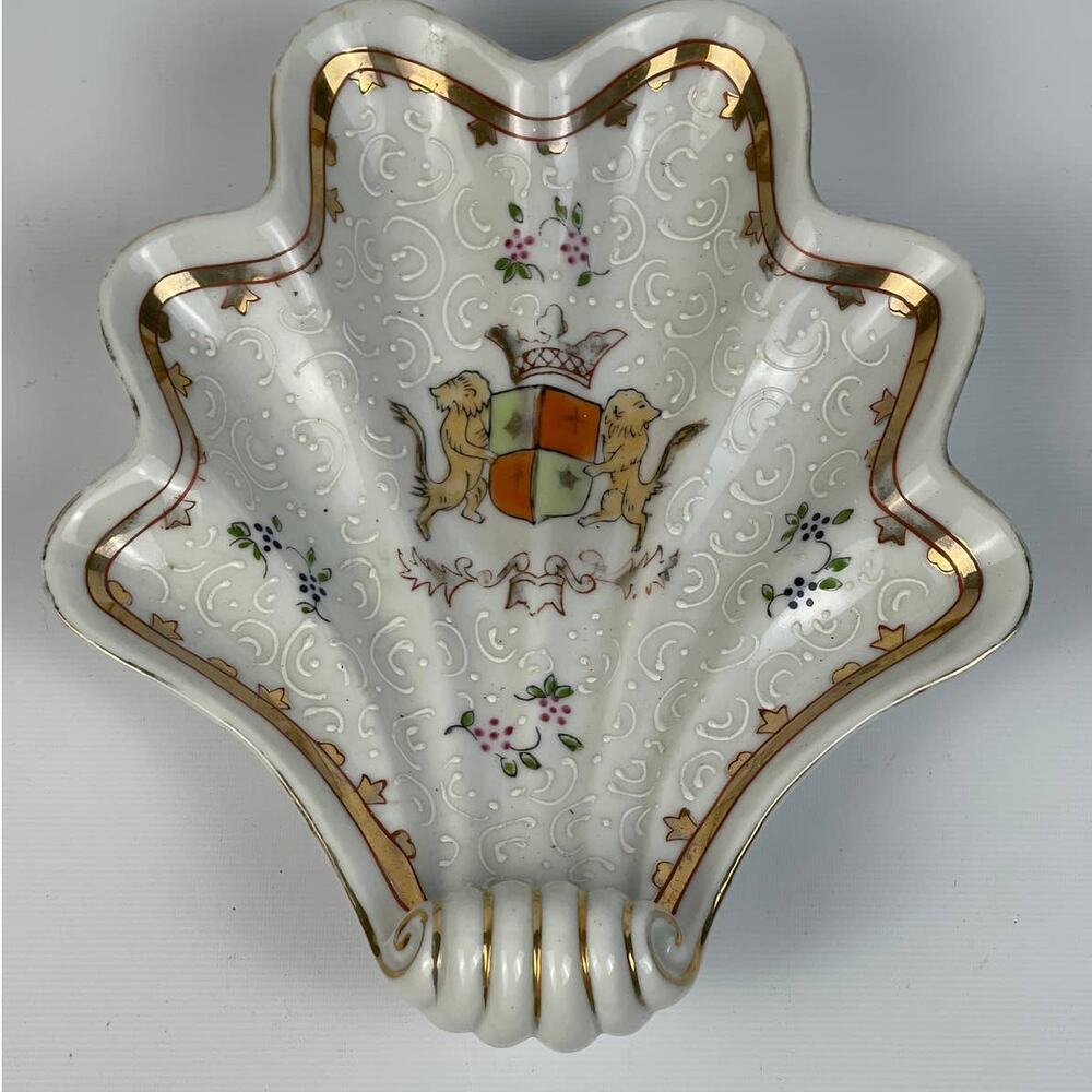 Vintage Scalloped Shell Dish Plate with Crest (Herend?); 8x7”